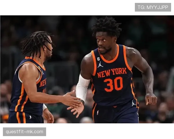 布伦森多次利用挡拆拉开空间提升关键时刻投篮效率