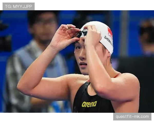 叶诗文家的冰箱里塞满了蛋白粉，连饮料都是按毫升算的