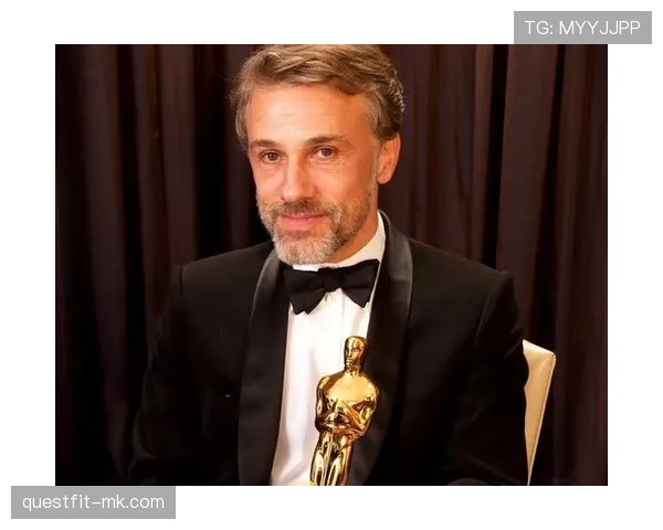 翻到奥斯卡·皮斯托瑞斯的生活照，运动员光环和满桌奢侈品并排在一起，第一反应懵了